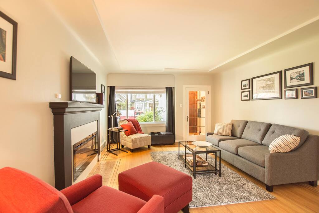 Living Room with queen pullout couch