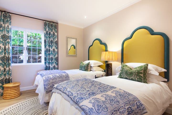 camera da letto al piano inferiore x due letti singoli