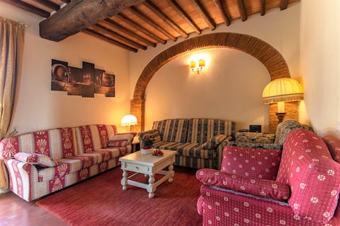Popular Airbnb listing: Villa Petrea - Holidays and Weddings in Bucine