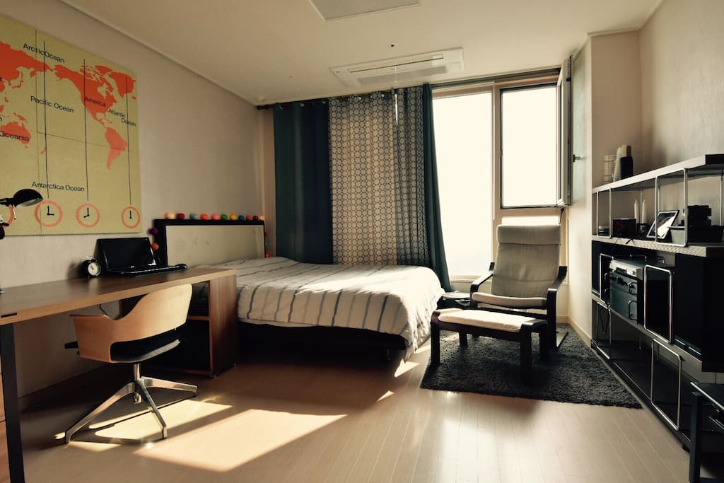 You can wake up very happy. Worm and cozy place like your house.