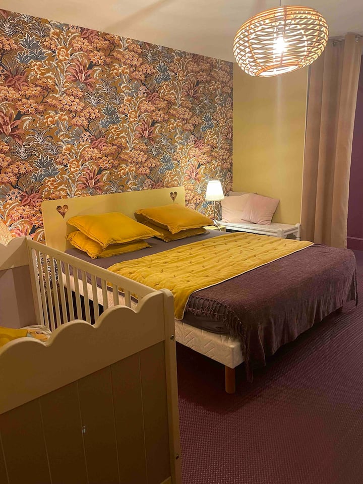 ห้องนอนที่ชั้นล่างเตียง 160 เตียงเด็กอ่อน