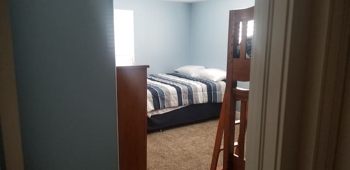 Cama de matrimonio en el dormitorio #2