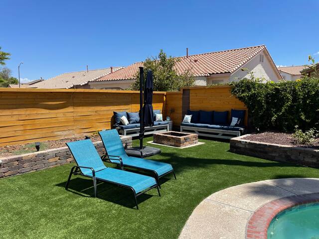 Large Vegas 5 Bedroom Home w/ Pool! gallery image 5