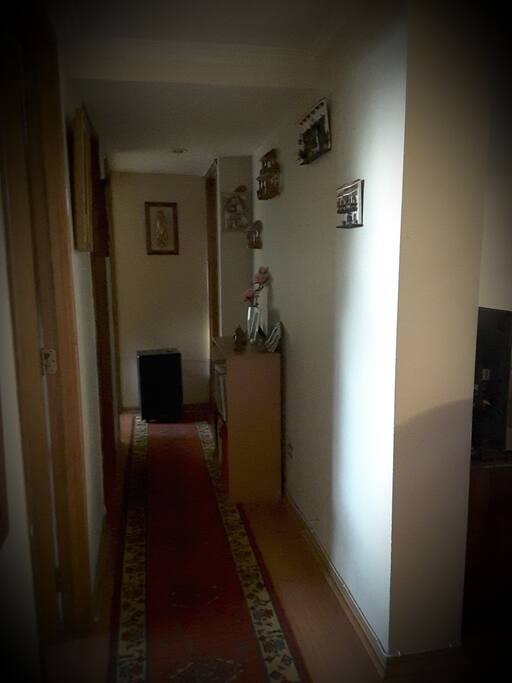 Pasillo a la habitación. Entry to the room.