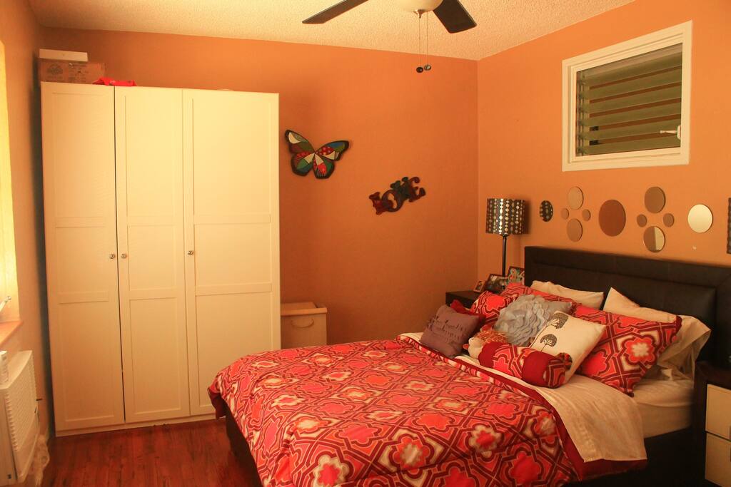 queen size bedroom