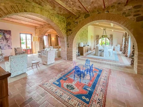 Annuncio Airbnb popolare: Villa Olimpia [Pool + Seven Suites] a Chianni