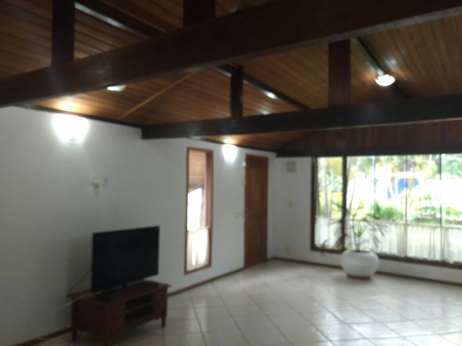 SALÃO E TV A CABO