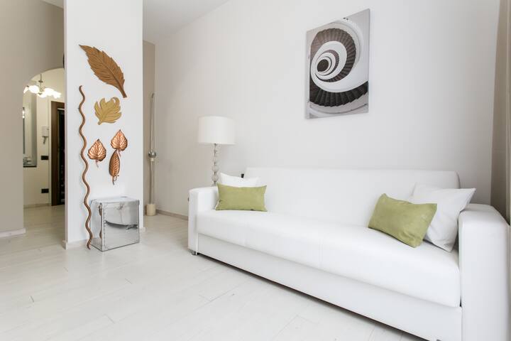 WHITE Apartment gallery image 2