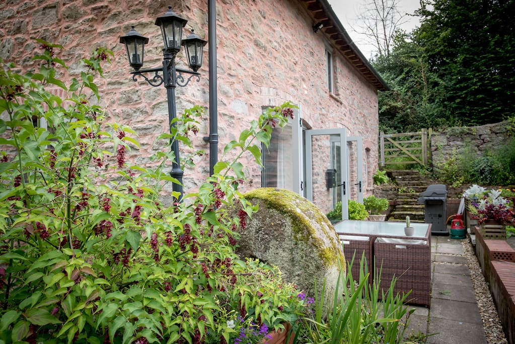 Barn conversion of 300 year old Cider Mill overlooking the River Monnow