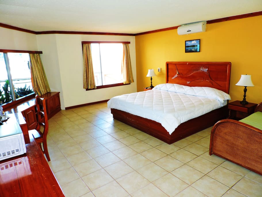 Habitación con cama King frente al mar