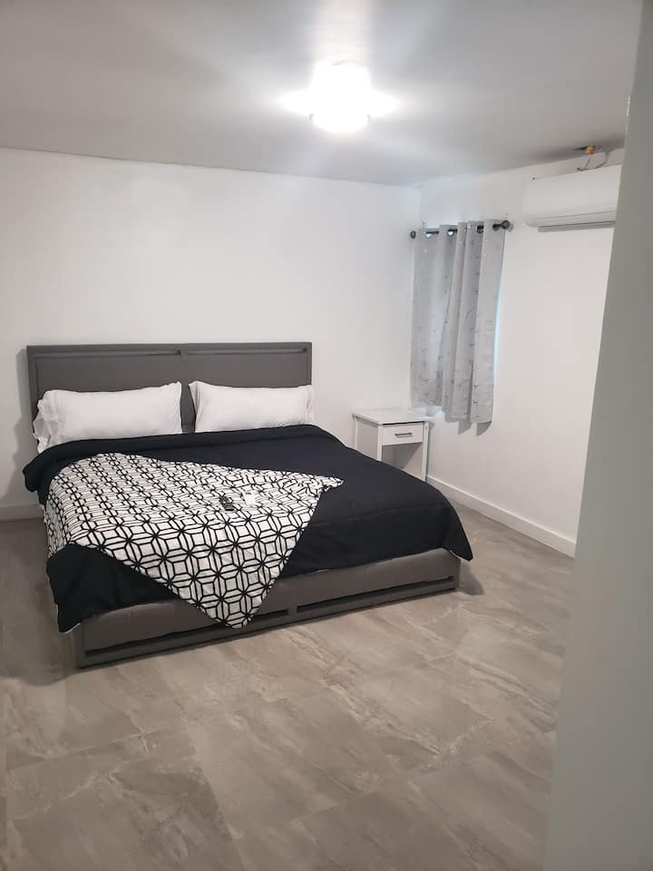 Spacious one bedroom rental unit with parking Apartments for Rent in