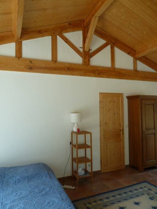 Chambre 1 Lit de 160. Baies vitrées sur l'airial