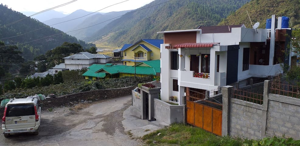 JL  
       Home stay
                Dirang