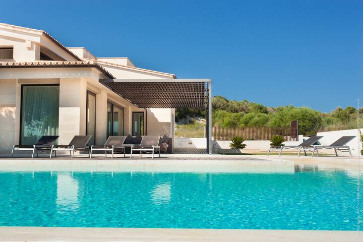 DALT SON MORRO , moderna villa con encanto. gallery image 3