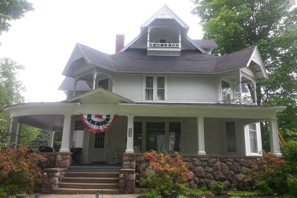 Victorian Beauty Hillsdale College Houses for Rent in Hillsdale