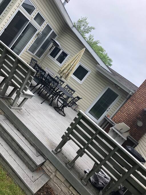 Deck with gas grill