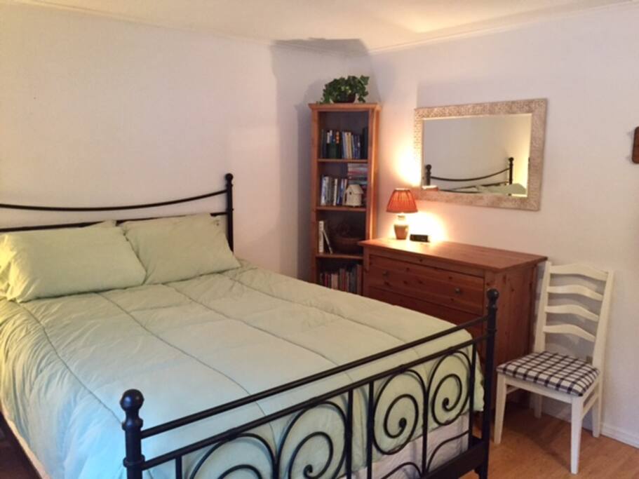 Bedroom #2 - Queen
