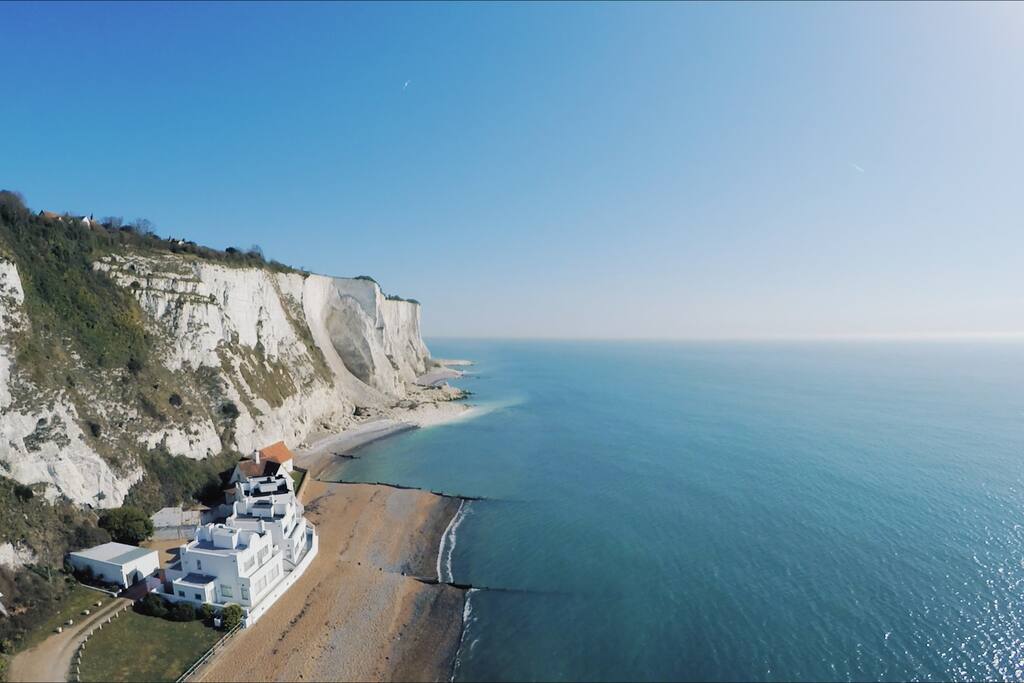 The 80 years-old cottages were previously leased by Ian Fleming (James Bond writer) and Noel Coward (playwright).