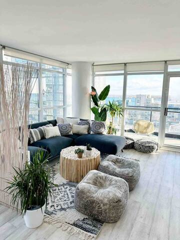 Luxury 2 bedroom 2 bath downtown core condo gallery image 5