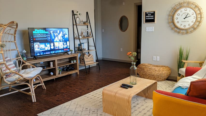 City Center - Walking Distance to Everything!