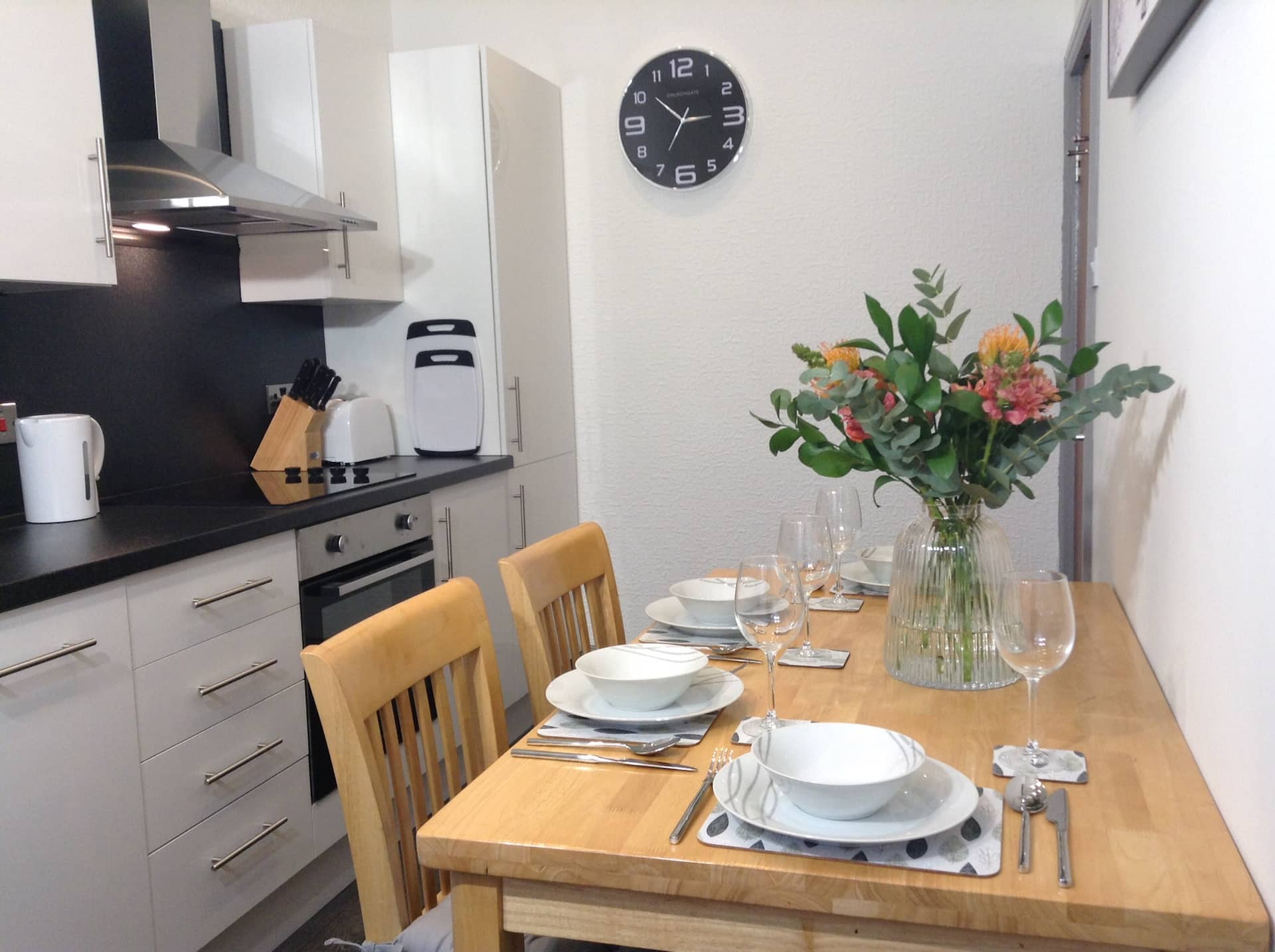 City Centre Apt 2 Reserved Parking Included