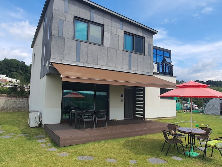 A place where families can rest together
   This is Geomun Pension.
 (No pets allowed)
