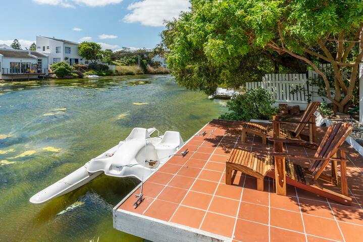 Peaceful on the water! Inverter backup! gallery image 2