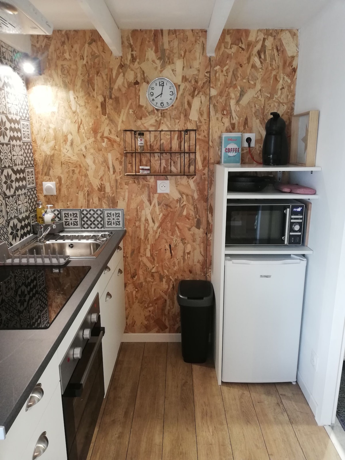 Top Airbnb: Charming Studio in the Heart of Nature with Parking in Salles