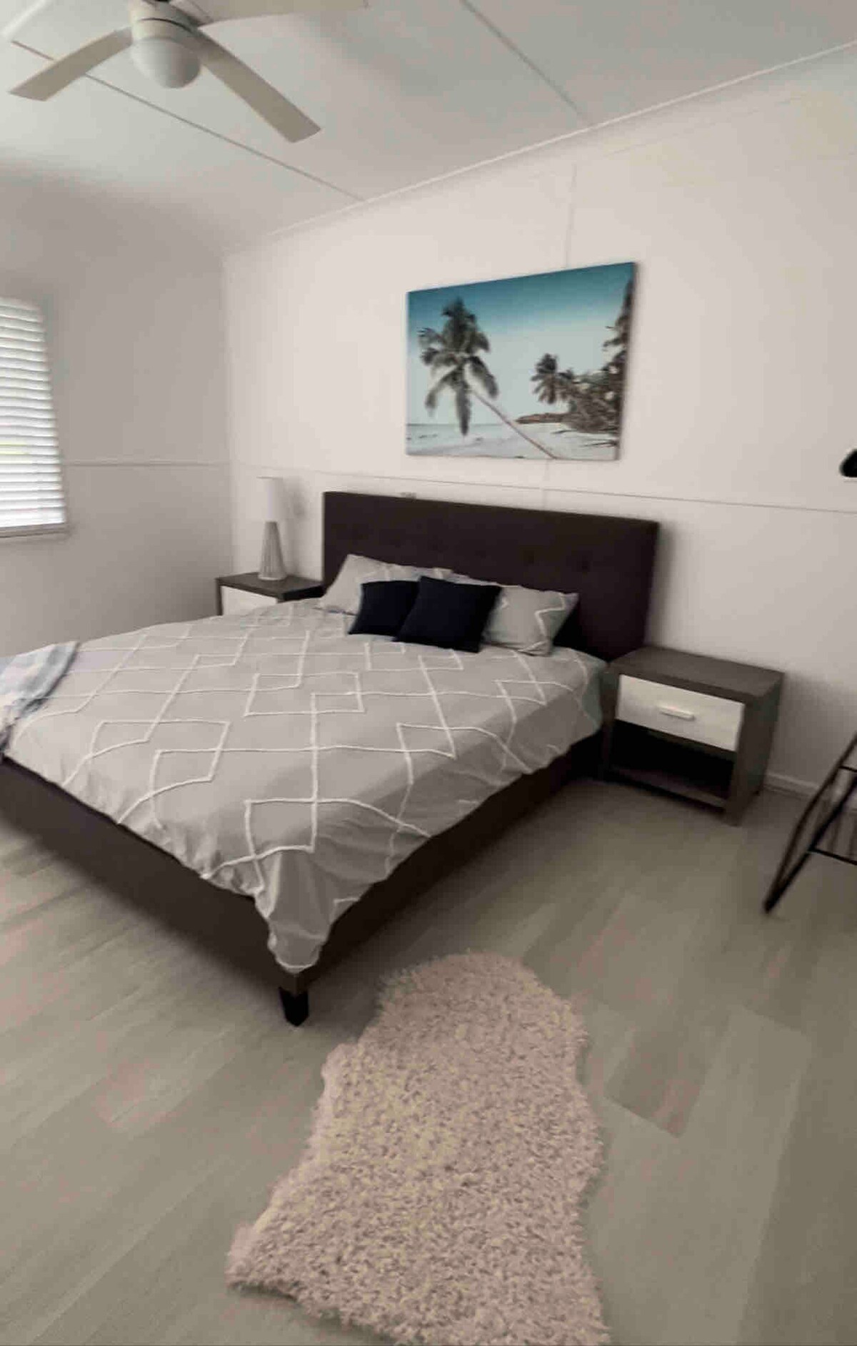 Krevat i rehatshëm dopio "king"
Me hapësirë në dollap 