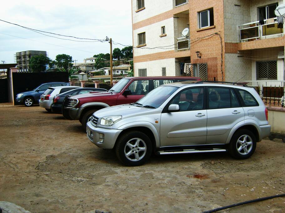 parking sécurisé avec voiture de location.et navette aéroport.
