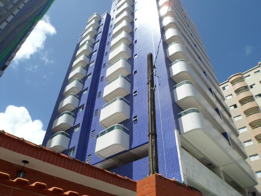 ALUGO APARTAMENTO no litoral sul a 100 metros da praia.
2 dormitórios 1 suíte
Sala , wc
Churrasqueira individual.
1 vaga de garagem coberta
Contato 019 9 9953 2805 Whatsapp
Fica na quadra de trás da praia, apartamento 2 quartos 1 suíte tds os quartos com sacada e na sacada da sala com uma churrasqueira individual 1 vaga de garagem coberta . O apartamento tem td só levar roupa de cama . Próximos mercados , farmácia e padaria .