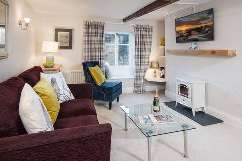 Top Airbnb: Castle Retreat - luxury flat opp. Alnwick Castle in Alnwick