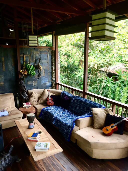 Shared lounge area with other guests