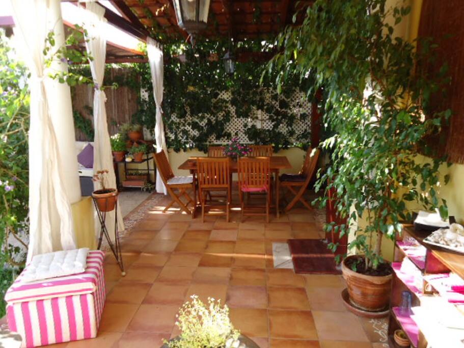 Espaço perfeito para refeições no exterior