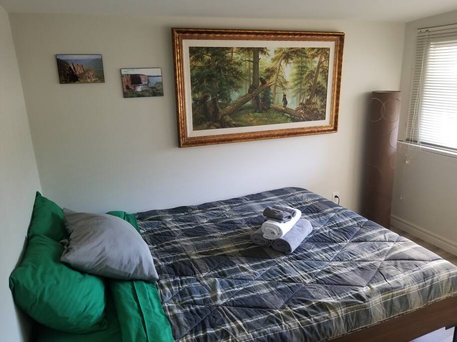 Bedroom
Queen Sized Bed
