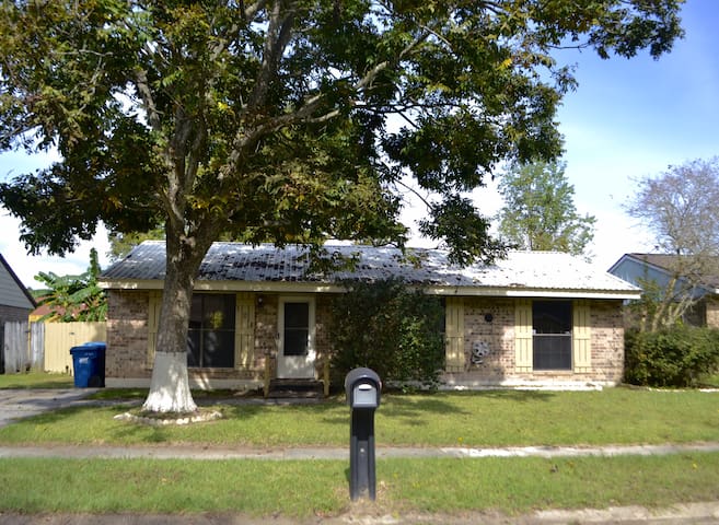 Home away from home,new remodeled 3 bedroom house.