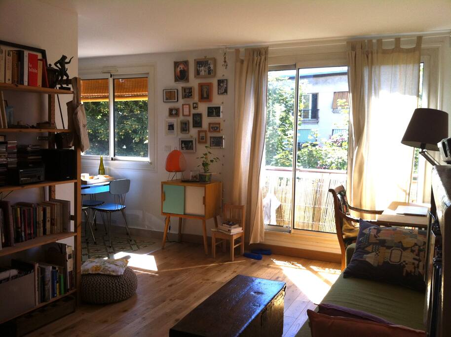 petit bureau (à droite sur la photo)