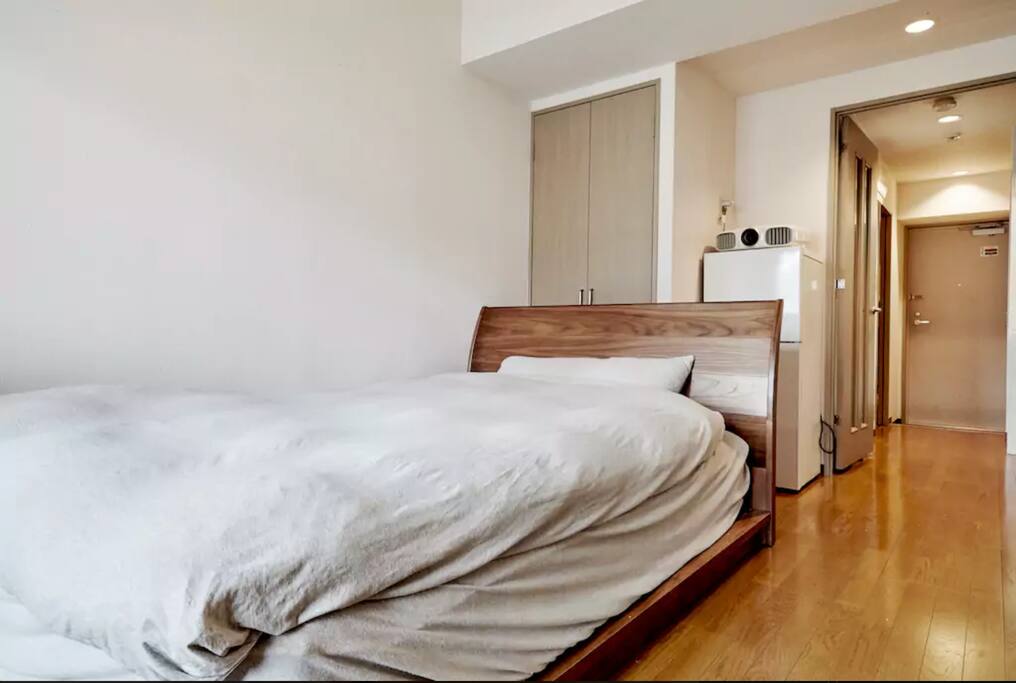 BIG BRAND BED enough for 2ppl