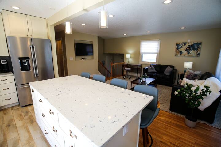 Spacious 5BR3BA home in NE Arts District gallery image 2