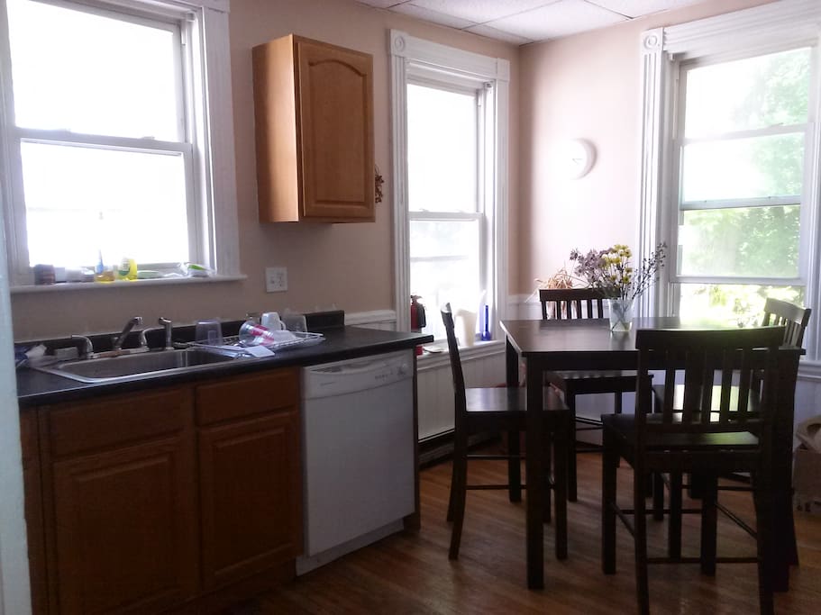 Eat-in Kitchen