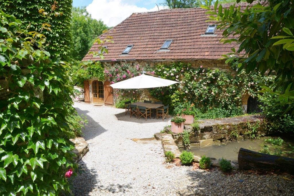 Exterior and courtyard area