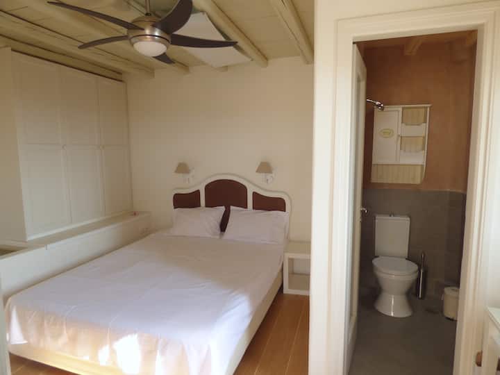 Dhomë gjumi master në katin e sipërm