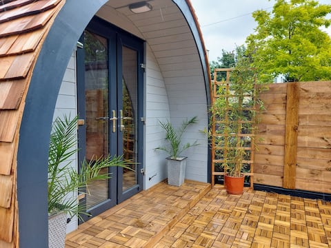 Welsh Mountain Glamping Pod, River, ZipWorld, Pubs