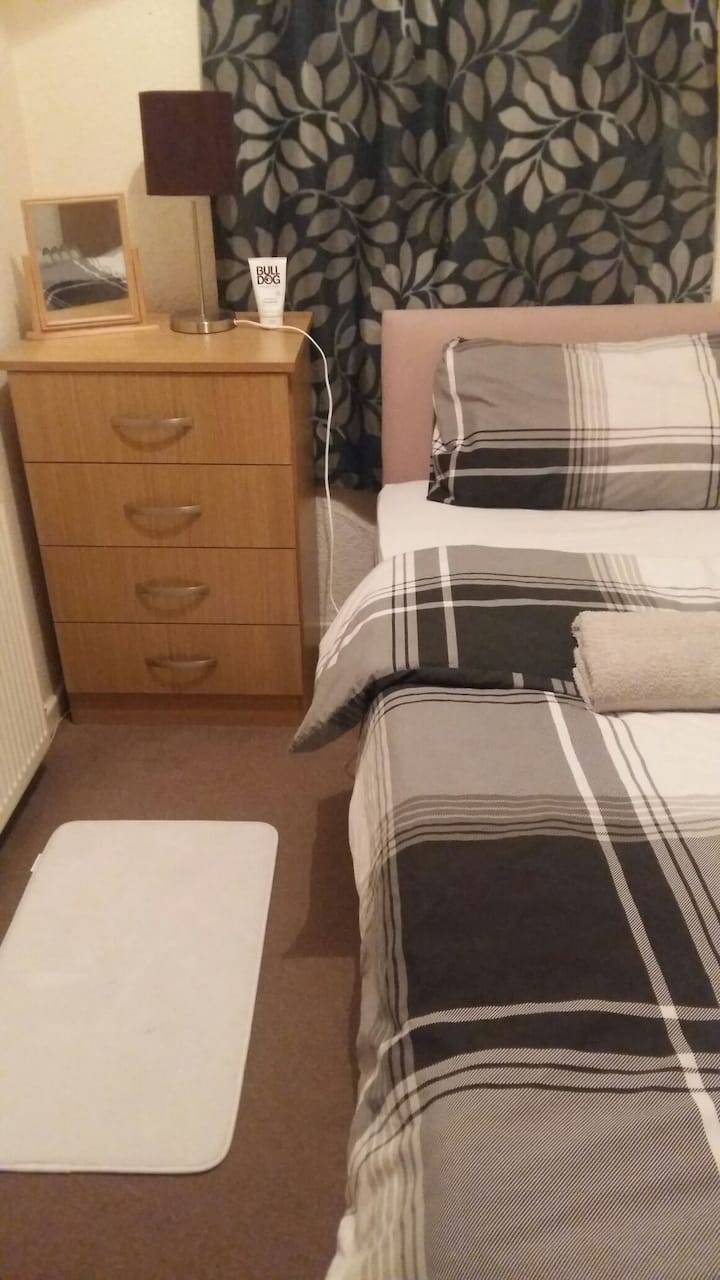 Media City Private Single Room 24 Hour Heating