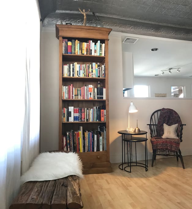 Spacious entryway. Feel free to take off your shoes, sit down, and borrow a book.
