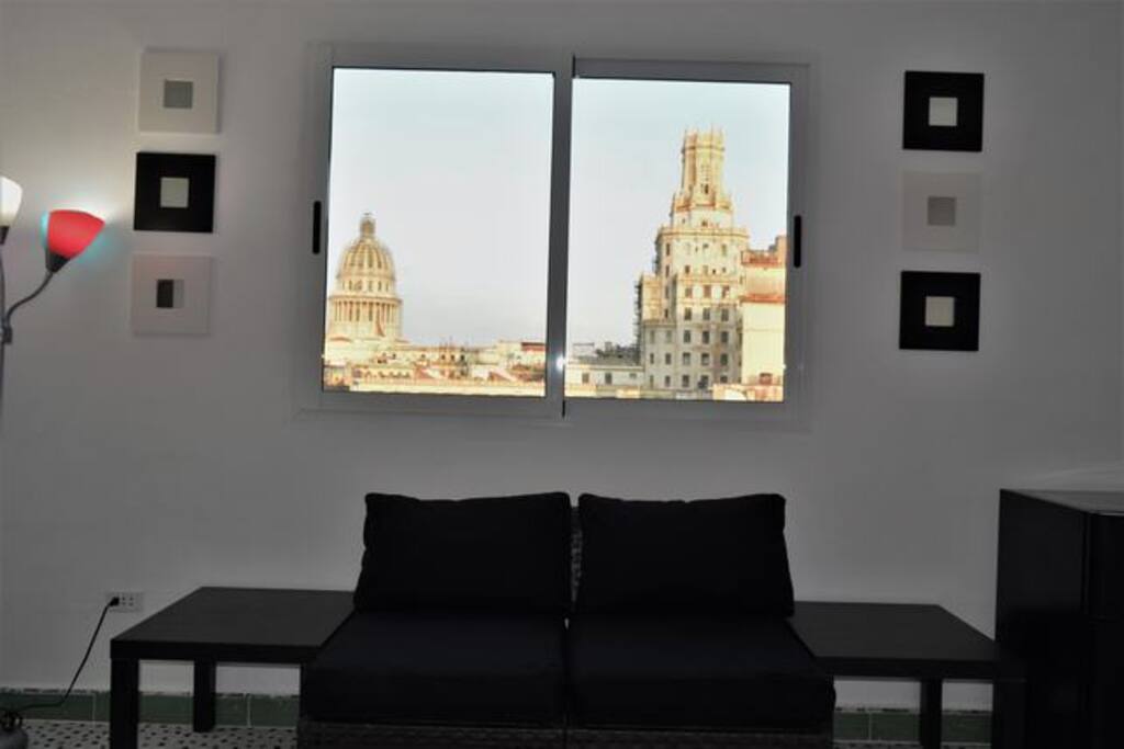 EDIFICIO ETECSA DERCHA Y CAPITOLIO DE LA HABANA IZQUIERDA