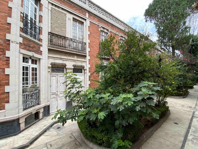 xolo stays/ 19century historic monument townhouse gallery image 2