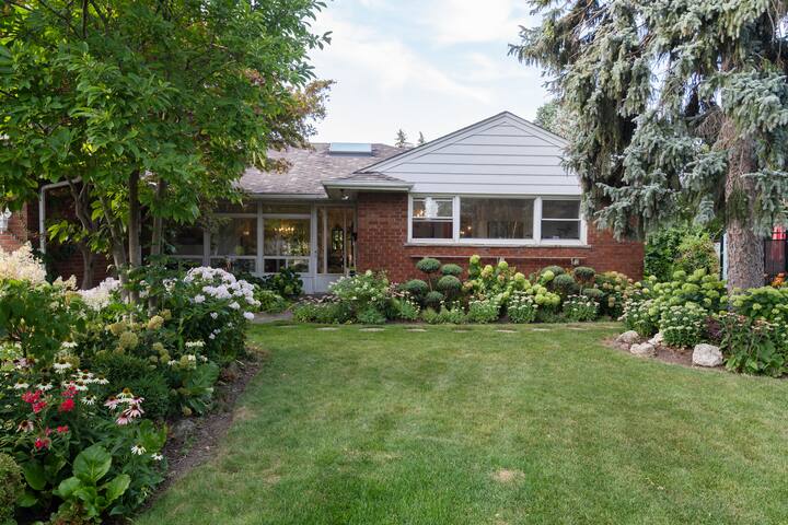 Unique house, Lower Level walkout to patio/pool. gallery image 2