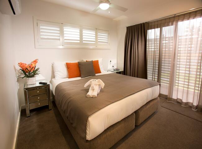 Penthouse Cabin in resort-style Holiday Park gallery image 2