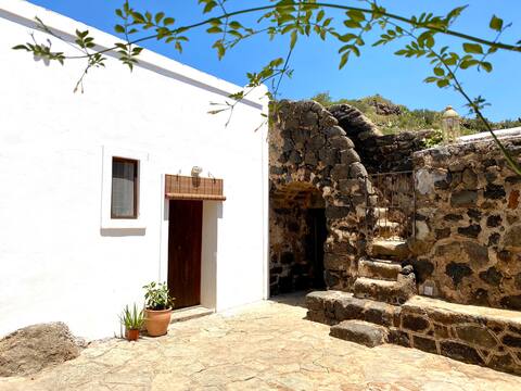 Airbnb con migliori performance: The Ancient Baglio - Dammuso 'Il Limone' a Pantelleria